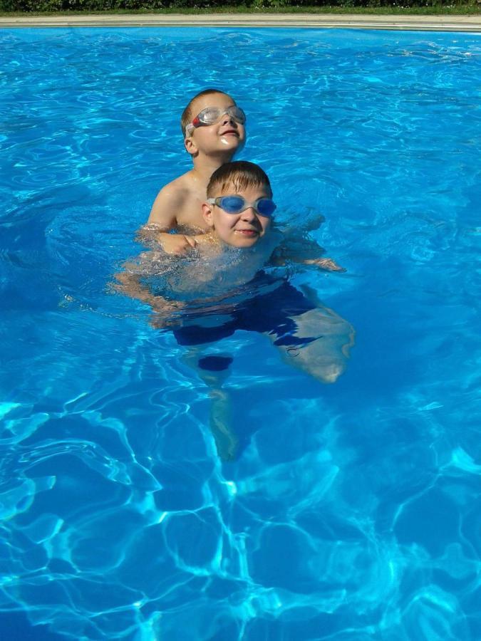 Sommer Panzio Balatonföldvár Esterno foto