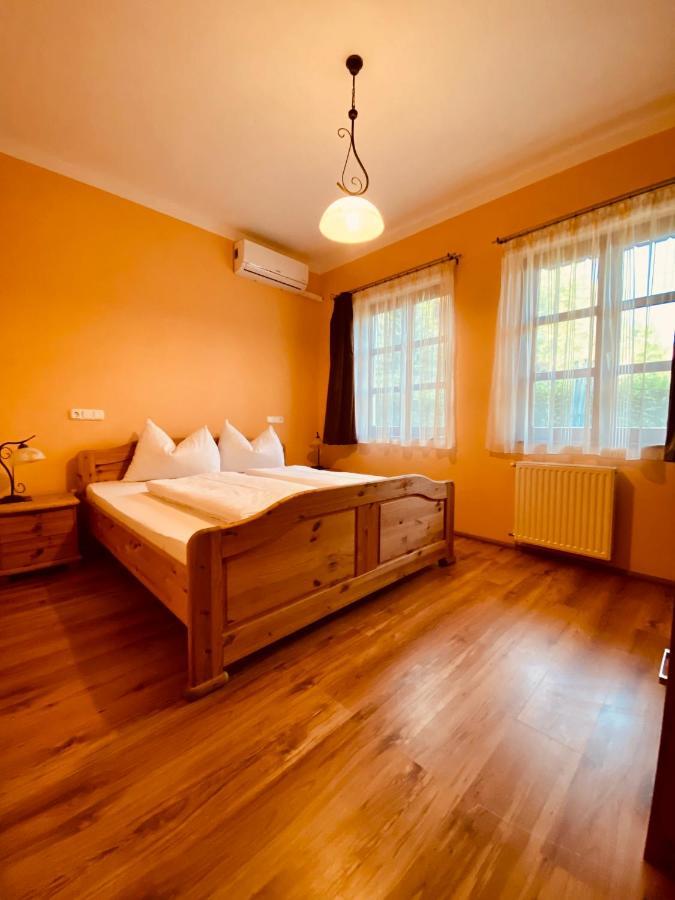 Sommer Panzio Balatonföldvár Esterno foto