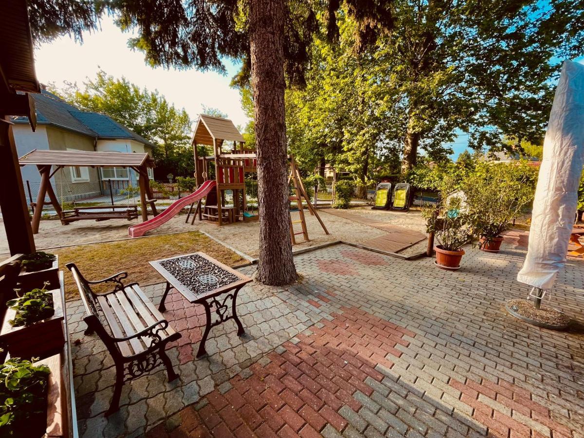 Sommer Panzio Balatonföldvár Esterno foto