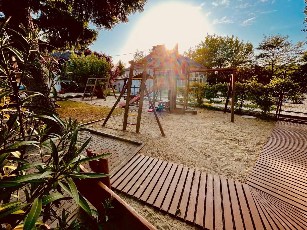 Sommer Panzio Balatonföldvár Esterno foto