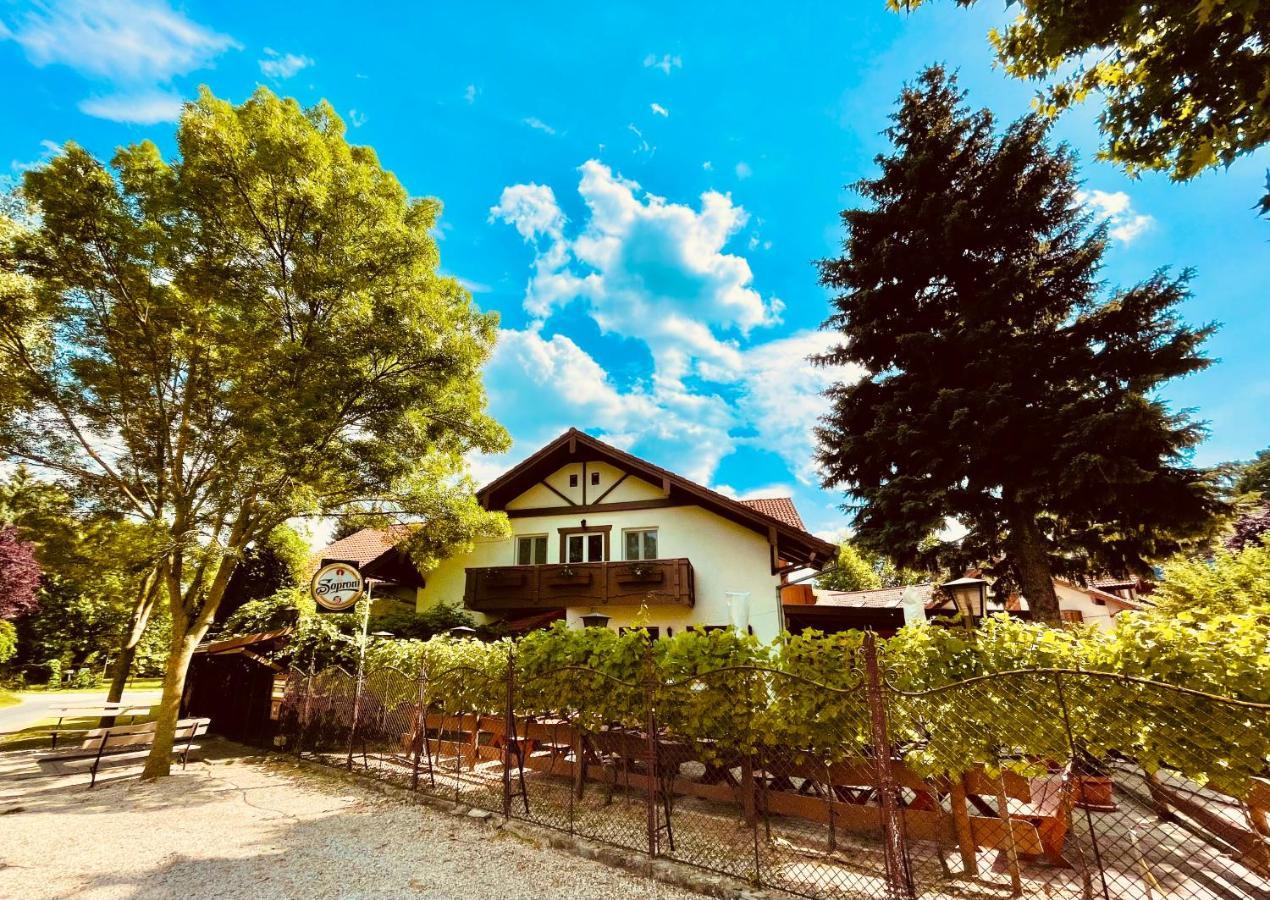 Sommer Panzio Balatonföldvár Esterno foto