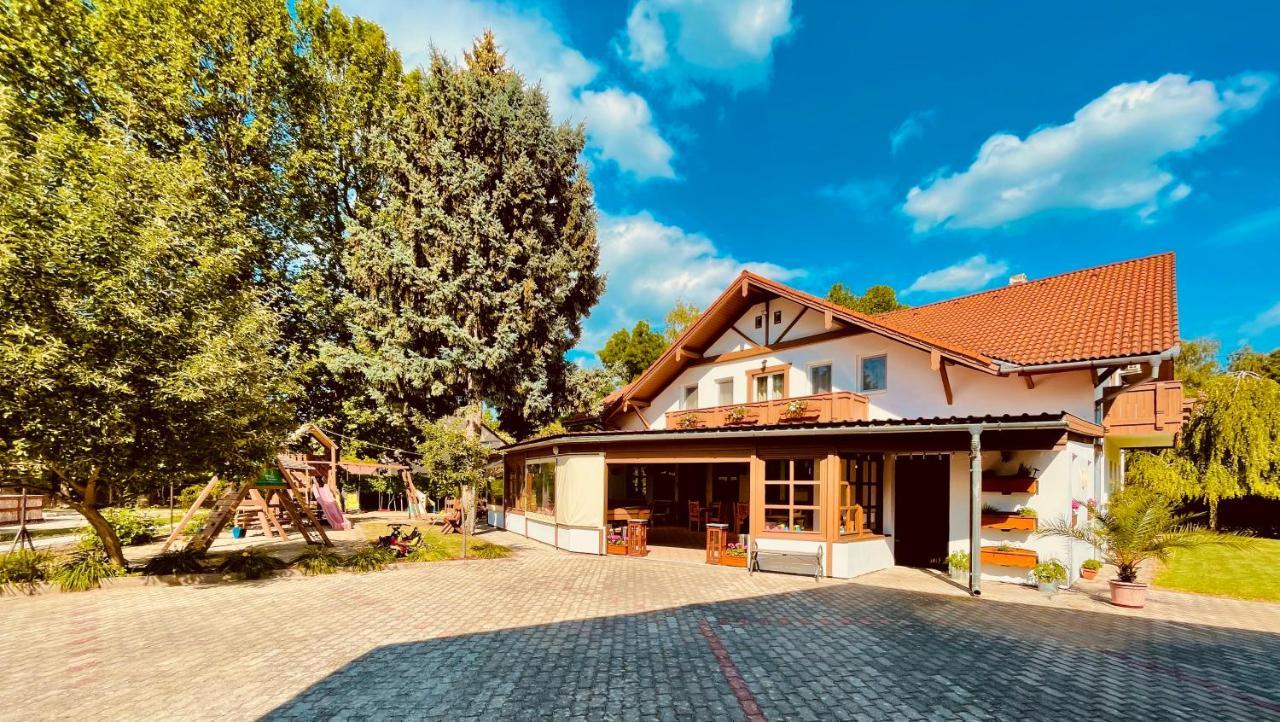 Sommer Panzio Balatonföldvár Esterno foto