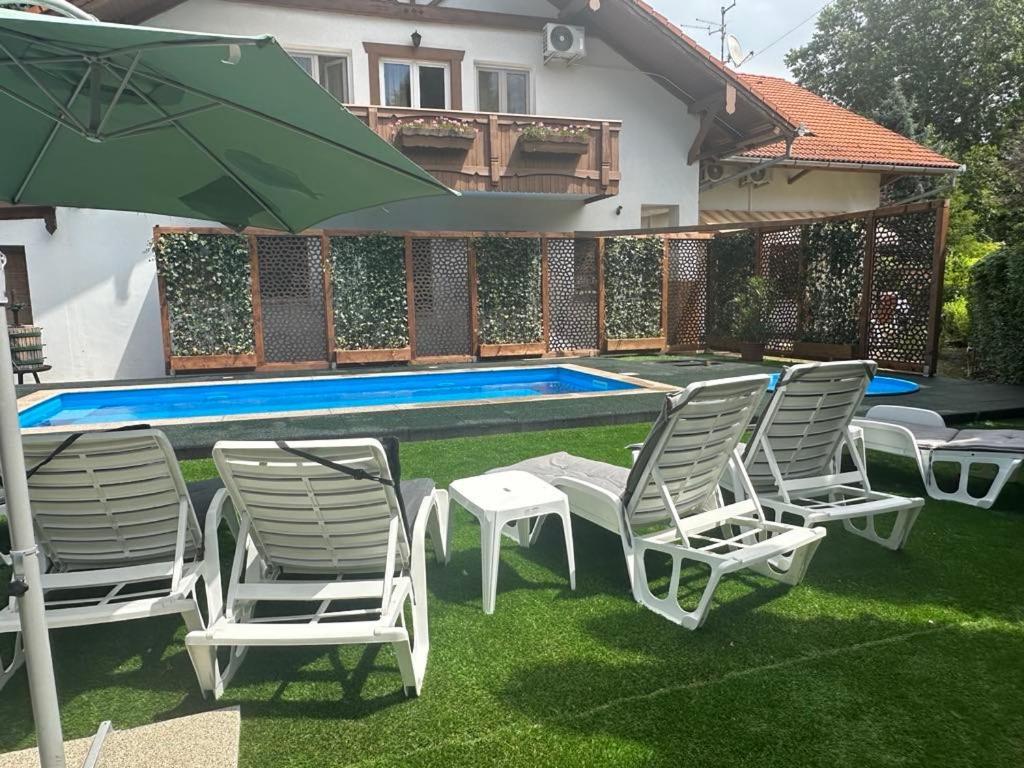 Sommer Panzio Balatonföldvár Esterno foto