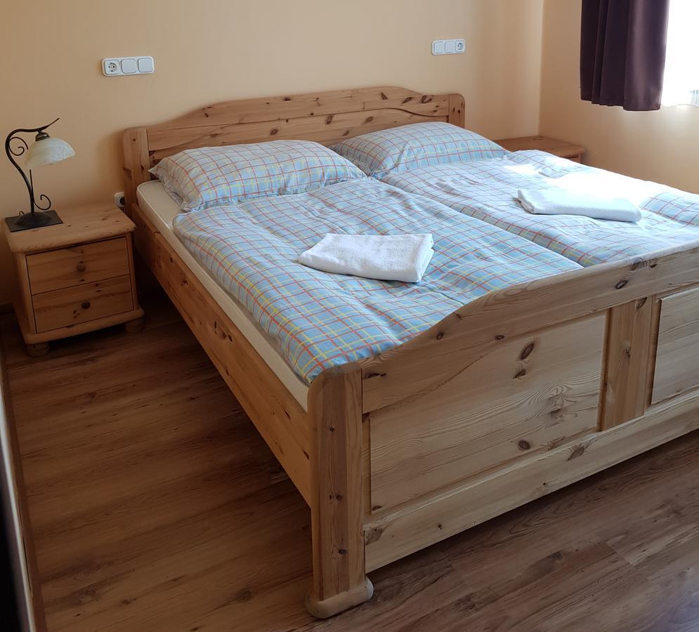 Sommer Panzio Balatonföldvár Esterno foto